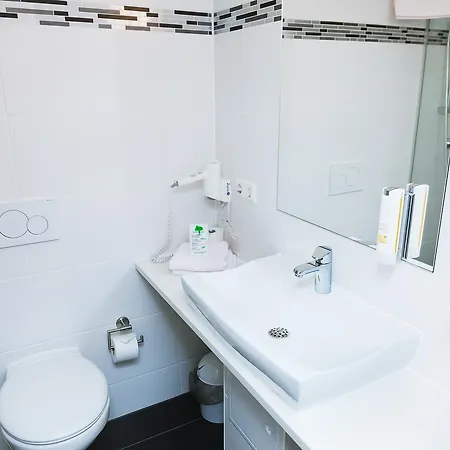 מלון & Gaestehaus Hesse 3*